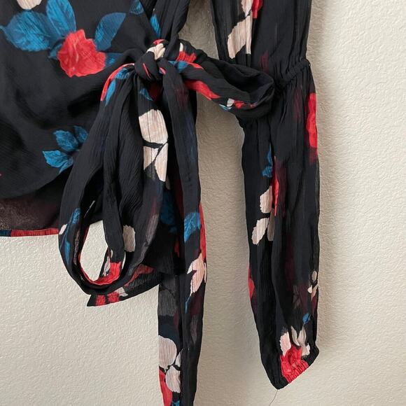 Club Monaco Top Womens XS Black Silk Floral Wrap Tie Bell Sleeve Darlana Vamp - Picture 8 of 14